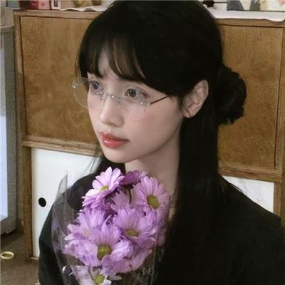 桃花含露又春风